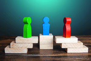 Wooden figures representing two disputing parties and an arbitrator